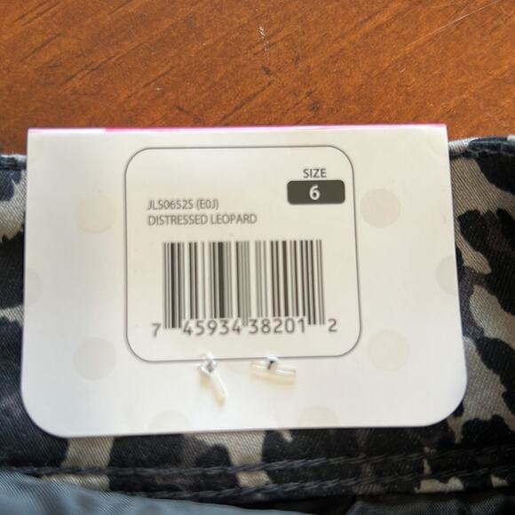 Isaac Mizrahi Leopard Print Tailored Shorts Size 6 Casual Animal Print - Picture 5 of 11